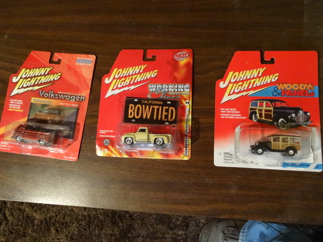 lot 283 image: 3 Johnny Lighting Muscle Cars