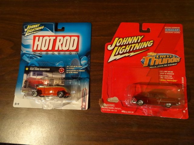 lot 284 image: 2 Johnny Lighting Muscle Cars