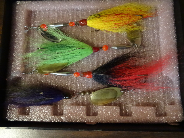 lot 290 image: 4 Musky LuresBaits in Case