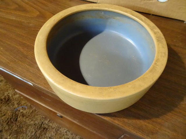 lot 291 image: Stonewear Dog Dish