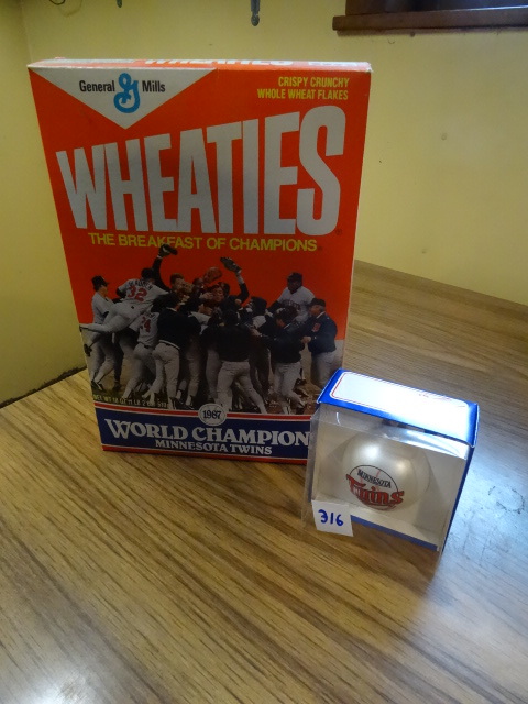 lot 316 image: Wheaties 1987 World Series Twin