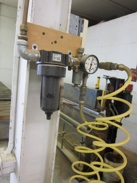 lot 13 image: Pressure GaugesWater Traps