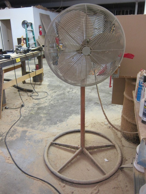 lot 25 image: Floor Fan