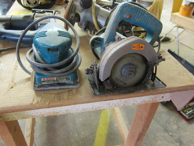 lot 42 image: Saw and Sander
