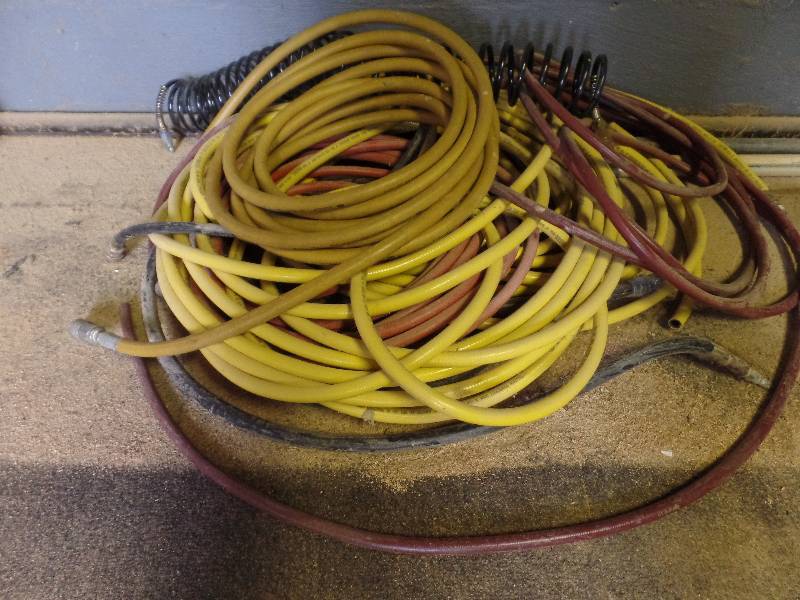 lot 76 image: Air Hoses