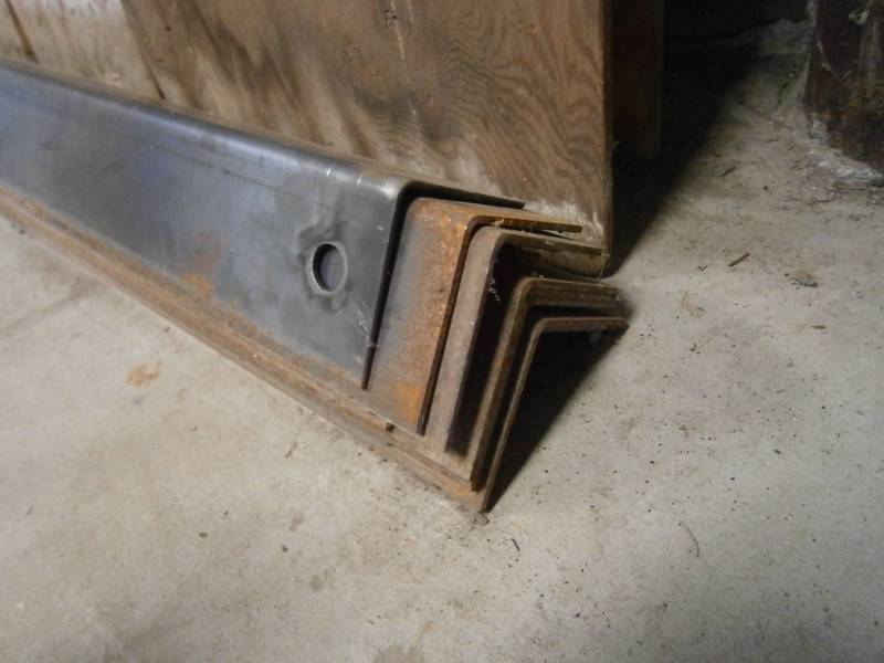 lot 4 image: 4x4x18 Fabricated Angle Iron