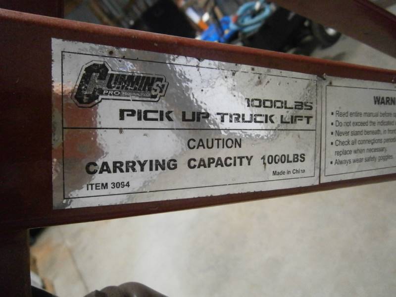 lot 8 image: 1000lb Manual Crane for Service Truck
