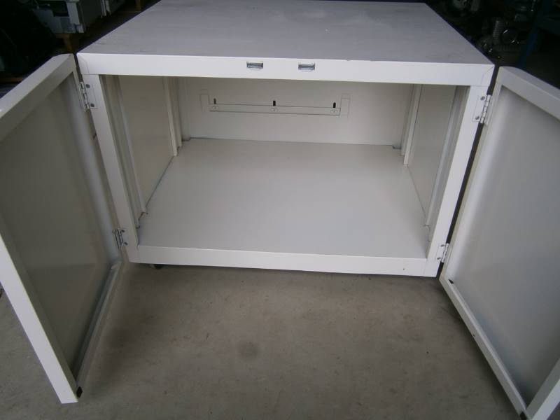 lot 12 image: Steel Cabinet on Wheels