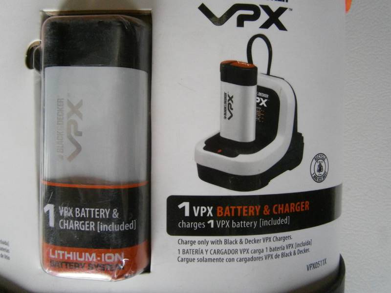 lot 16 image: Black & Decker VPX Flashlight, Battery & Charger
