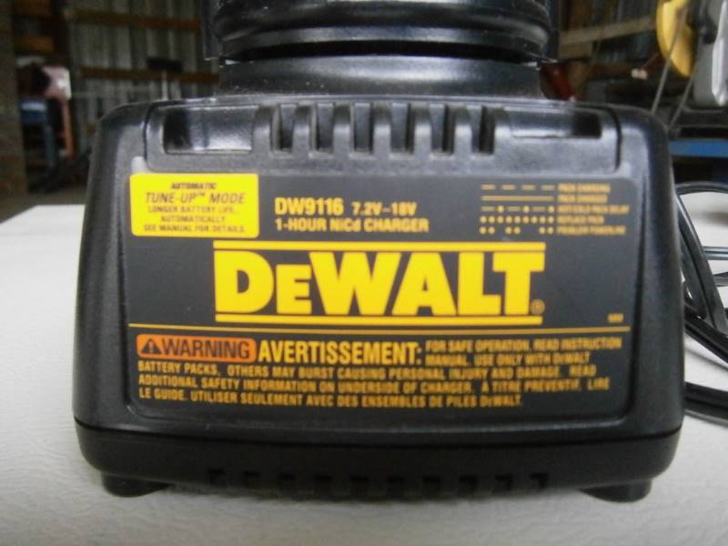 lot 18 image: 7.2-18 Volt Dewalt Charger