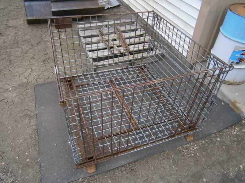lot 24 image: Wire Parts Basket