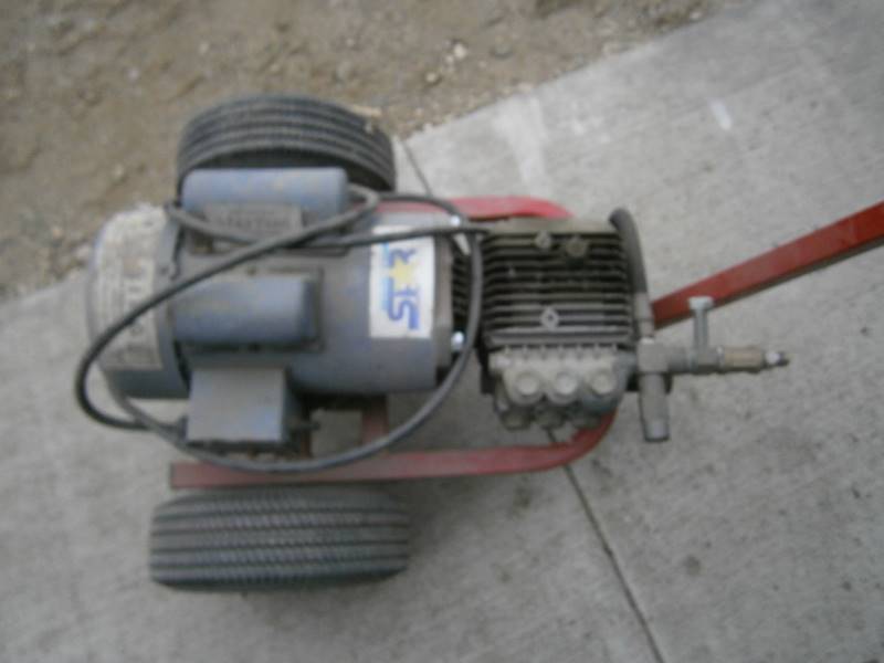 lot 28 image: Electric Pressure Washer