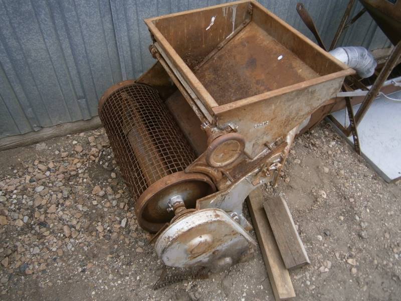 lot 22 image: 1920s Grain Elevator Pieces