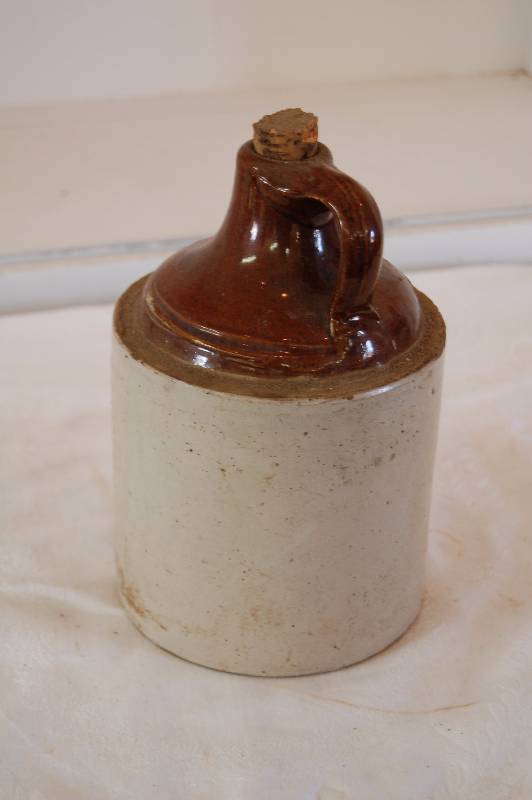 lot 7 image: Whiskey Jug