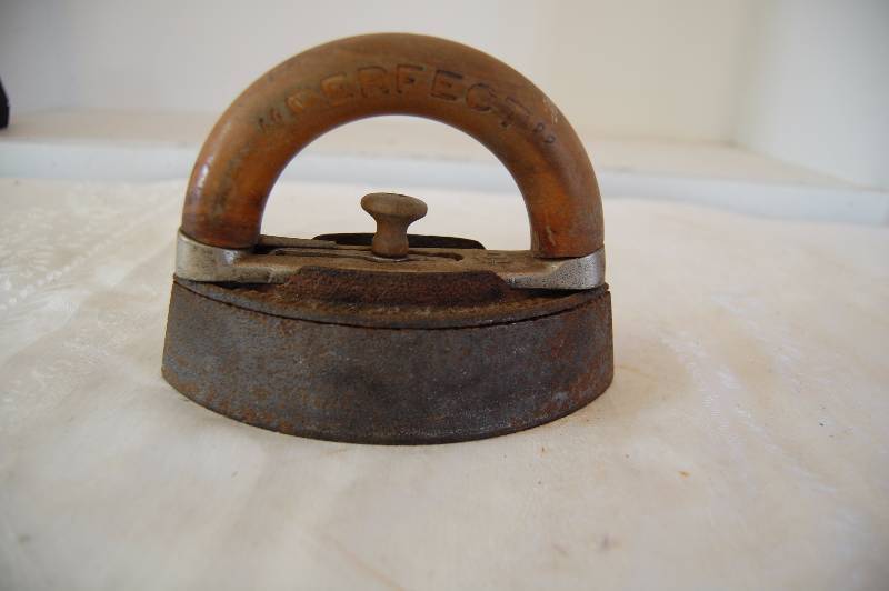 lot 18 image: Antique Iron