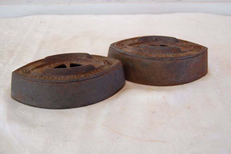 lot 20 image: Antique Irons