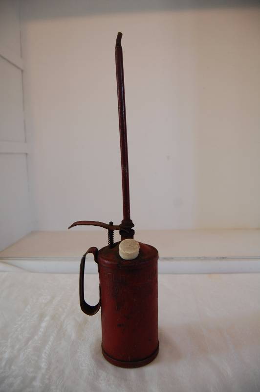 lot 22 image: Vintage Oil Can