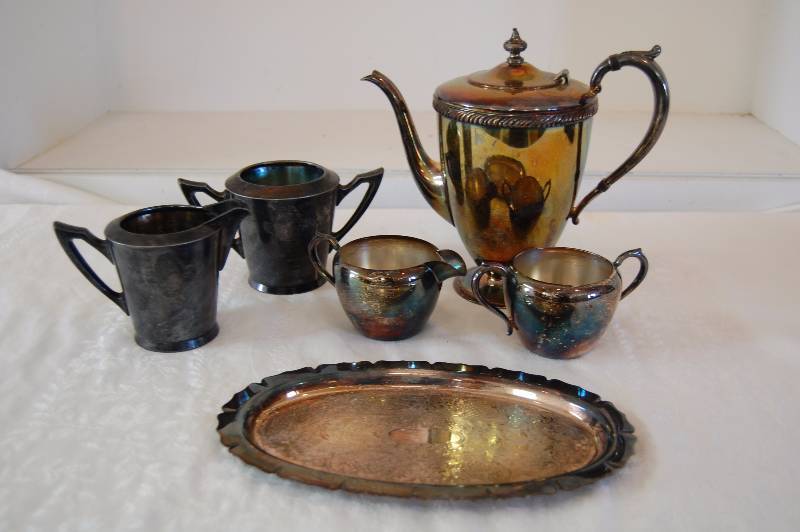 lot 23 image: Assorted Vintage  Tea Dishes