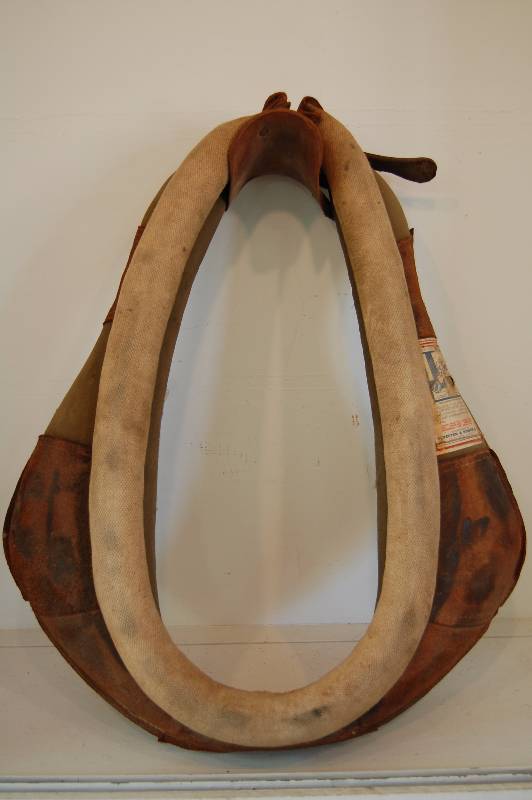 lot 26 image: Horse Collar
