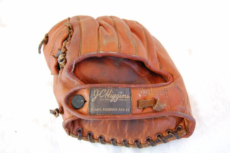 lot 28 image: Vintage Baseball Glove