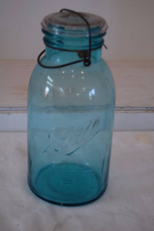 lot 30 image: Blue Ball Mason Jar
