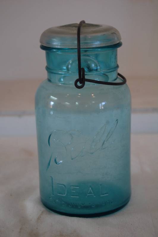 lot 31 image: Blue Ball Mason Jar