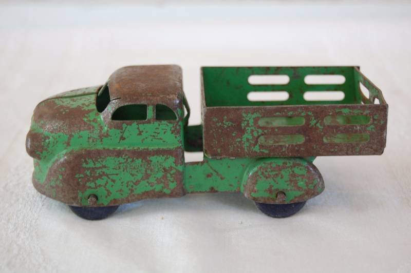 lot 37 image: Antique Toy Truck