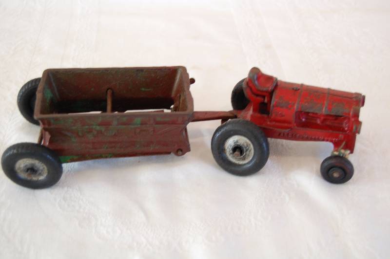 lot 38 image: Antique Toy Tractor