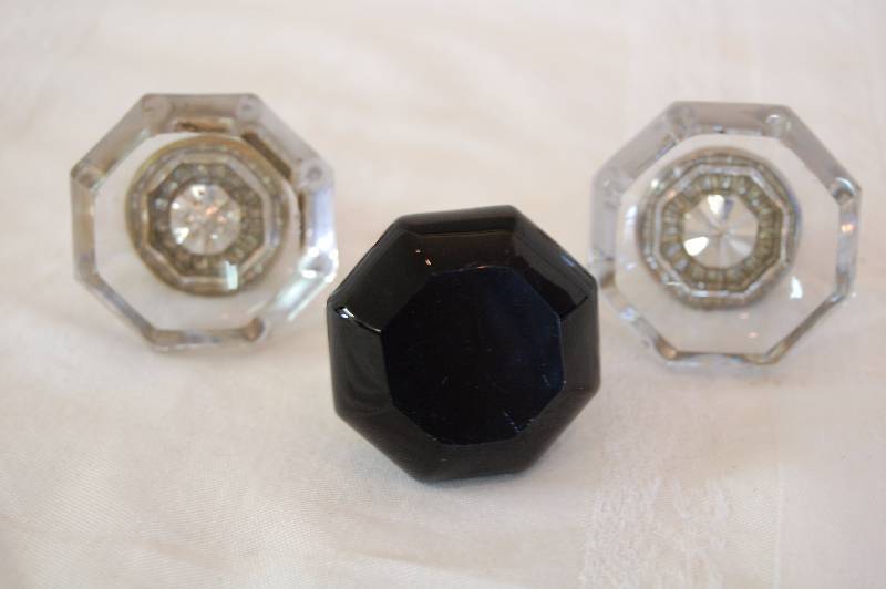 lot 40 image: Unique Glass Door Knobs