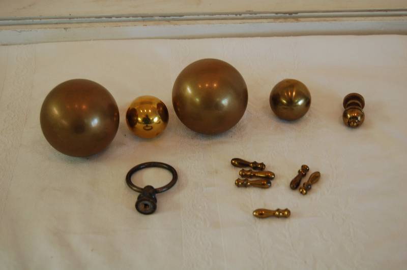 lot 42 image: Assortment of Brass Knobs