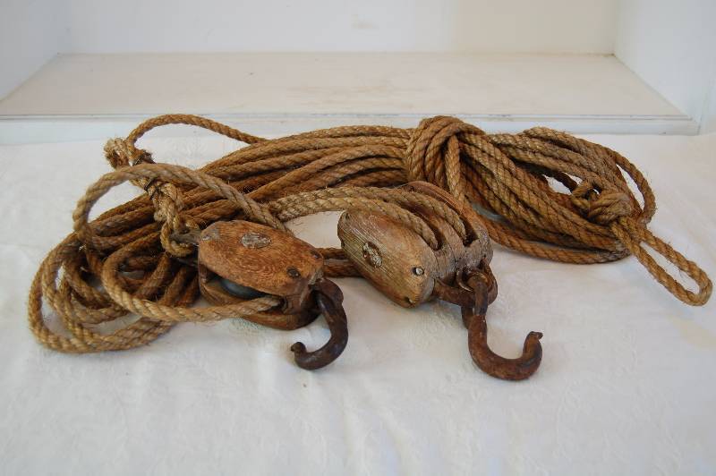 lot 44 image: Vintage Rope and Wooden Pulleys