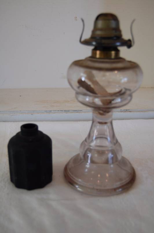 lot 48 image: Glass Oil Lamp