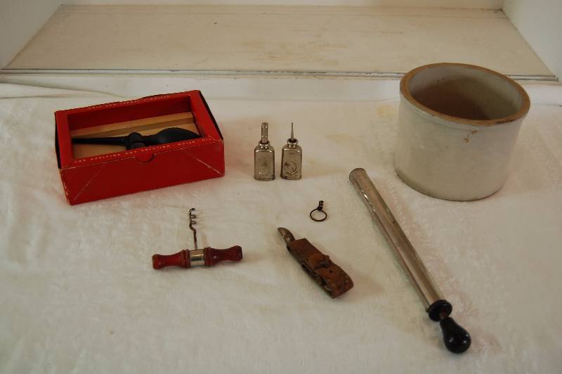 lot 58 image: Assorted Vintage Lot