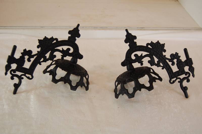 lot 63 image: Vintage Cast Iron Sconces
