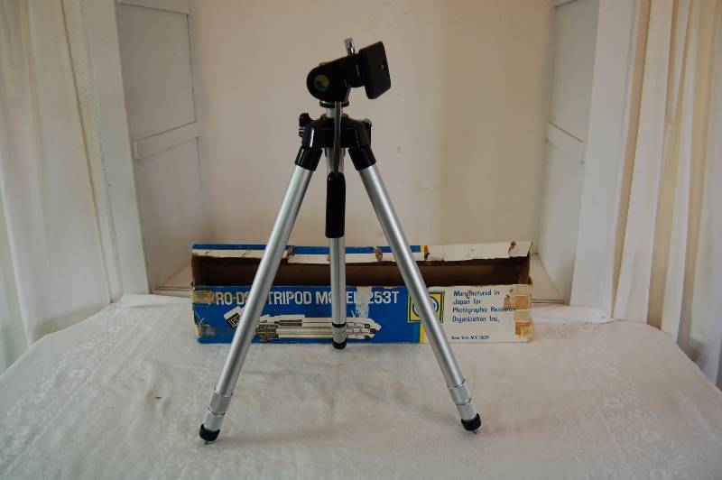 lot 66 image: Tripod