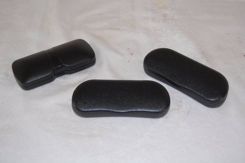 lot 76 image: Three Spectacle Cases