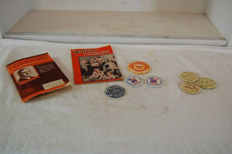 lot 79 image: Vintage Collectables