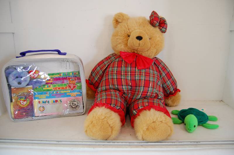 lot 89 image: Stuffed Animals