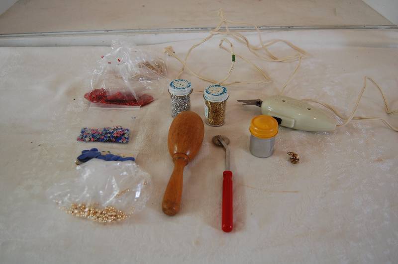 lot 94 image: Craft Supplies