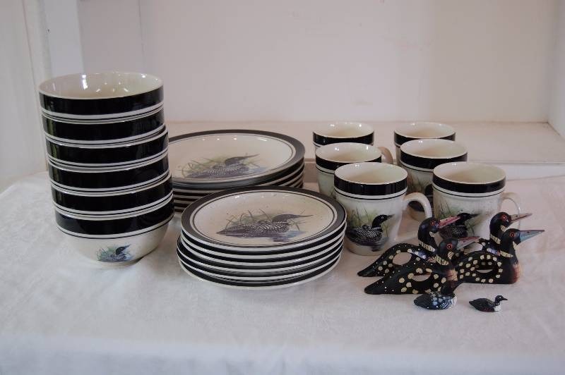 lot 116 image: Loon Dishware