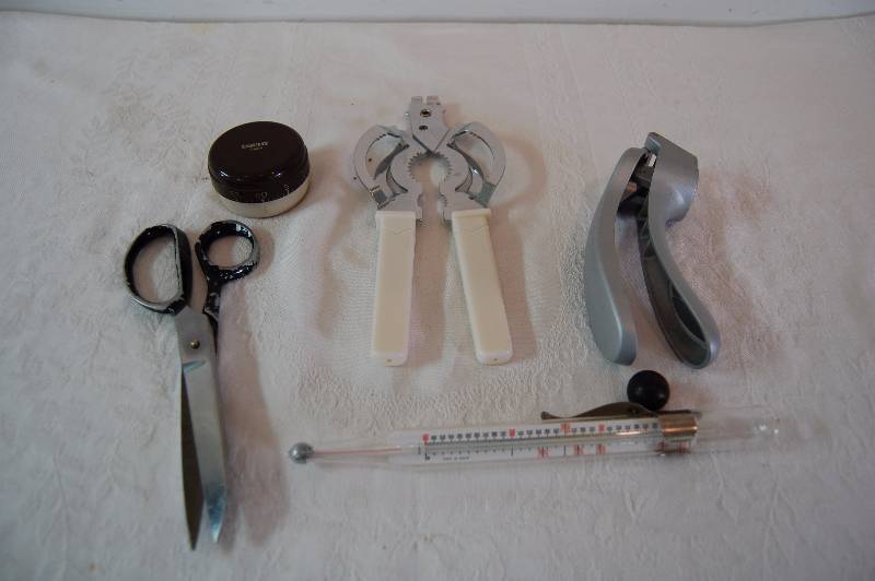 lot 120 image: Kitchen Gadgets