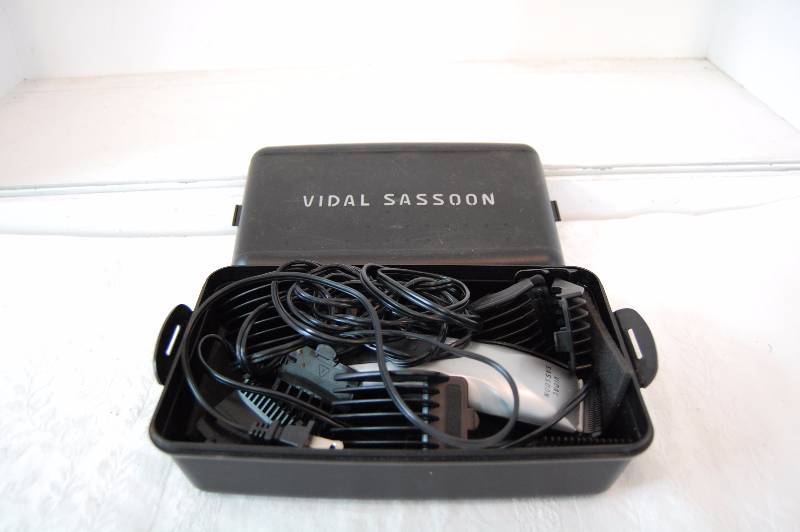 lot 131 image: Hair Clippers