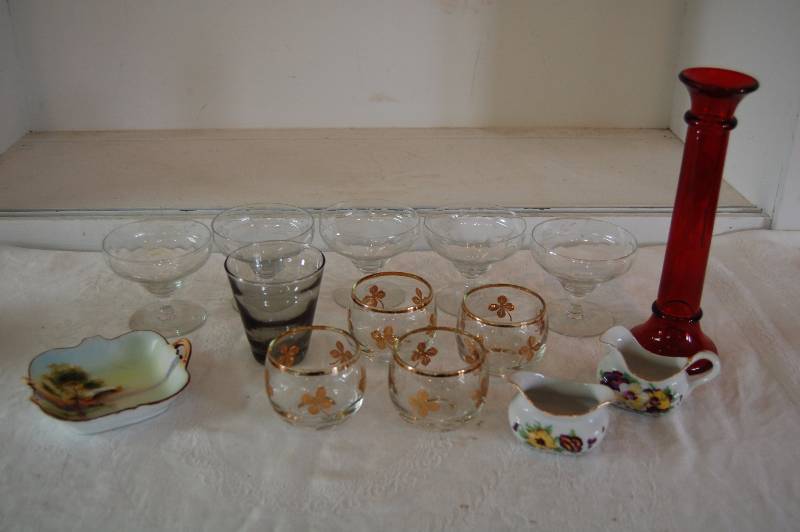 lot 136 image: Assorted Glassware