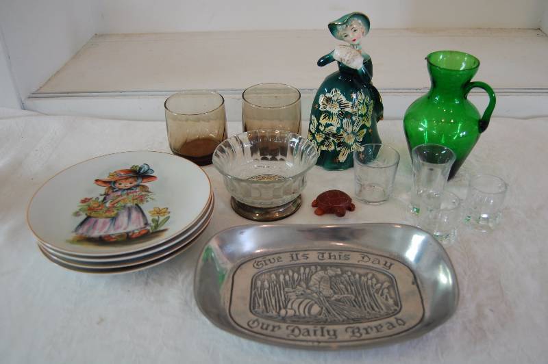 lot 137 image: Assorted Glassware and Home Dcor