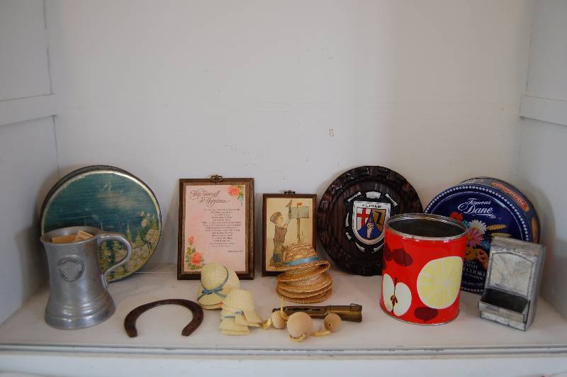 lot 143 image: Assorted Home Dcor