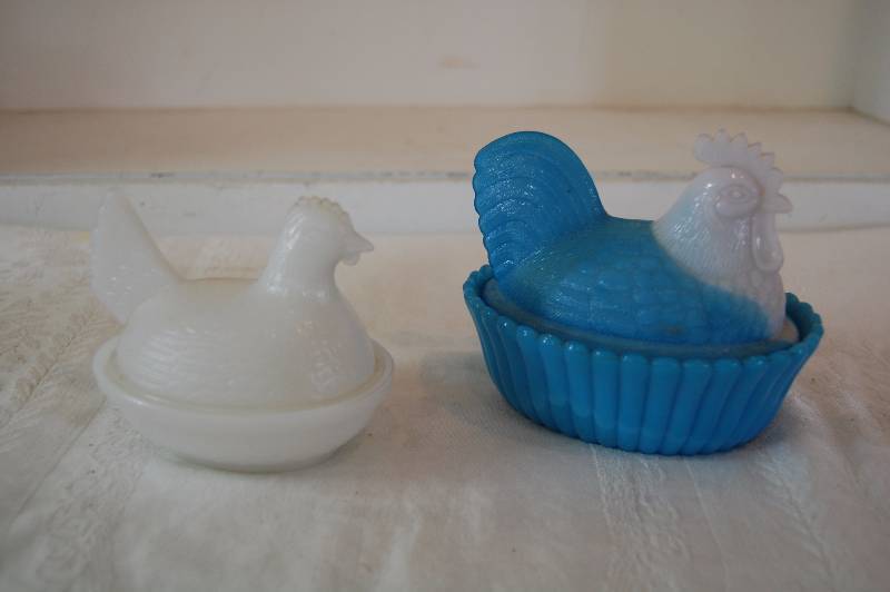 lot 152 image: Glass Chicken Dishes