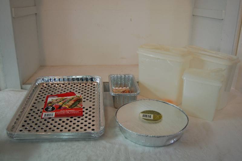 lot 159 image: Tupperware and Foil Cookware