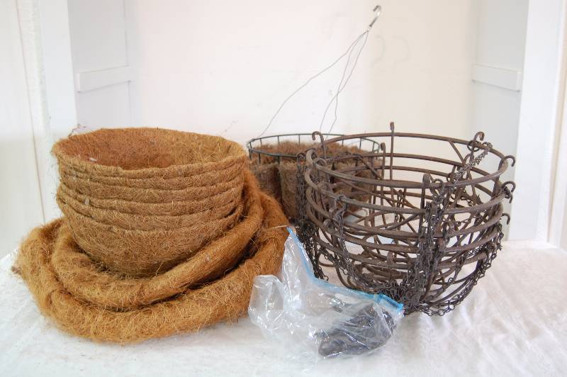lot 163 image: Hanging Plant Baskets