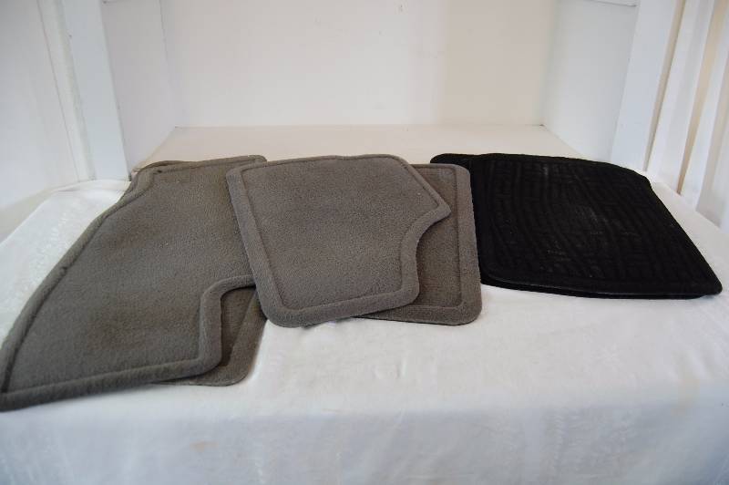 lot 166 image: Vehicle Floor Mats