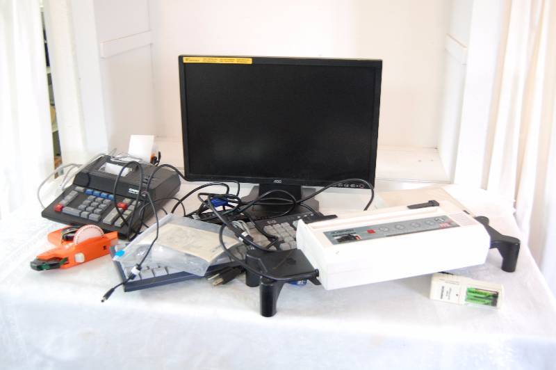 lot 169 image: Lot of Assorted Electronics